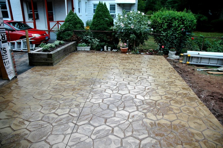 https://www.customconcretesolutionsct.com/wp-content/uploads/2019/04/Concrete-Re-Sealing.jpg
